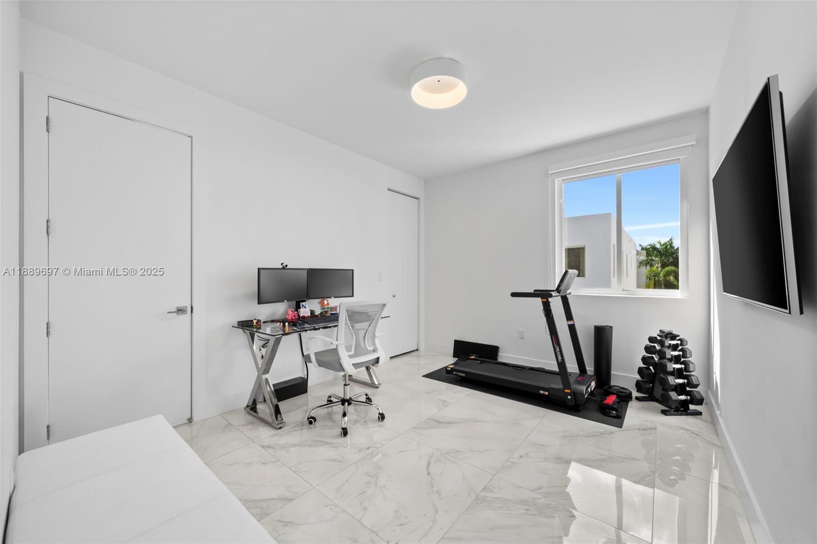 DORAL COMMONS RESIDENTIAL - Residential Lease
