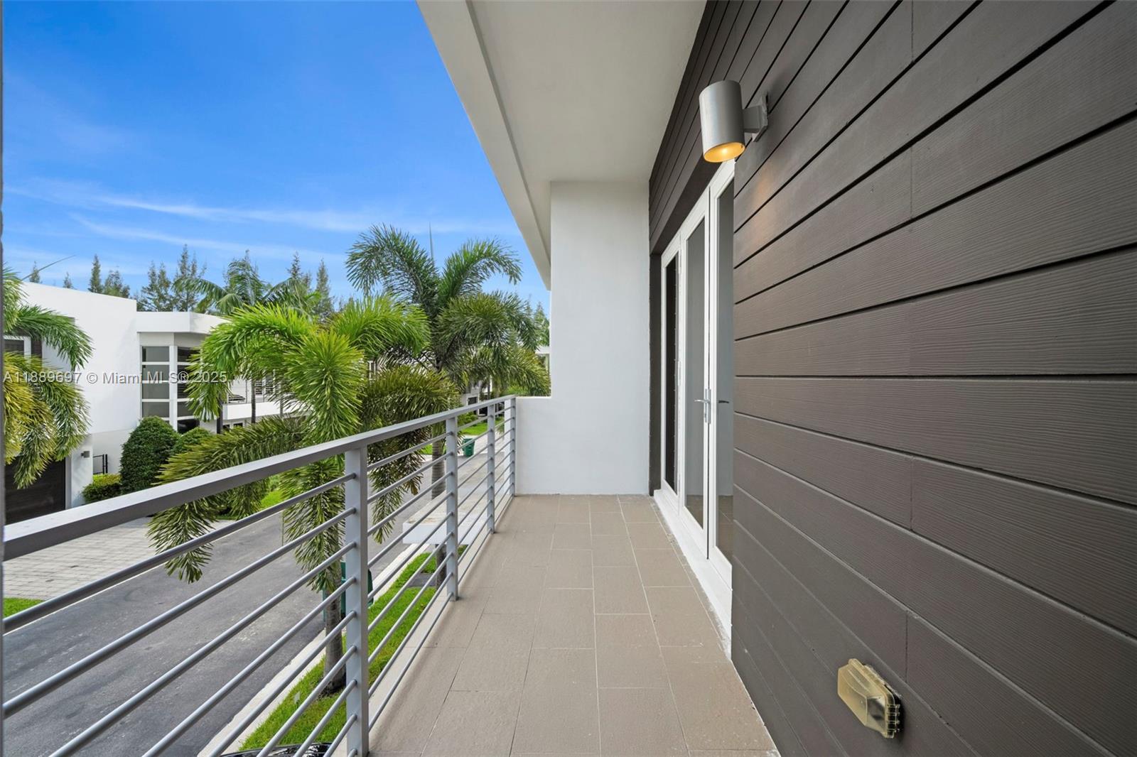 DORAL COMMONS RESIDENTIAL - Residential Lease