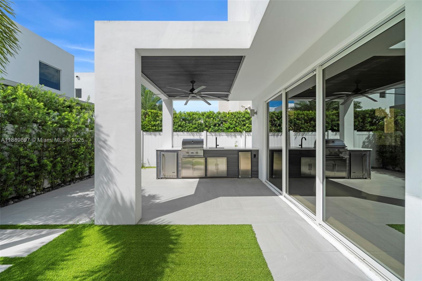 DORAL COMMONS RESIDENTIAL - Residential Lease