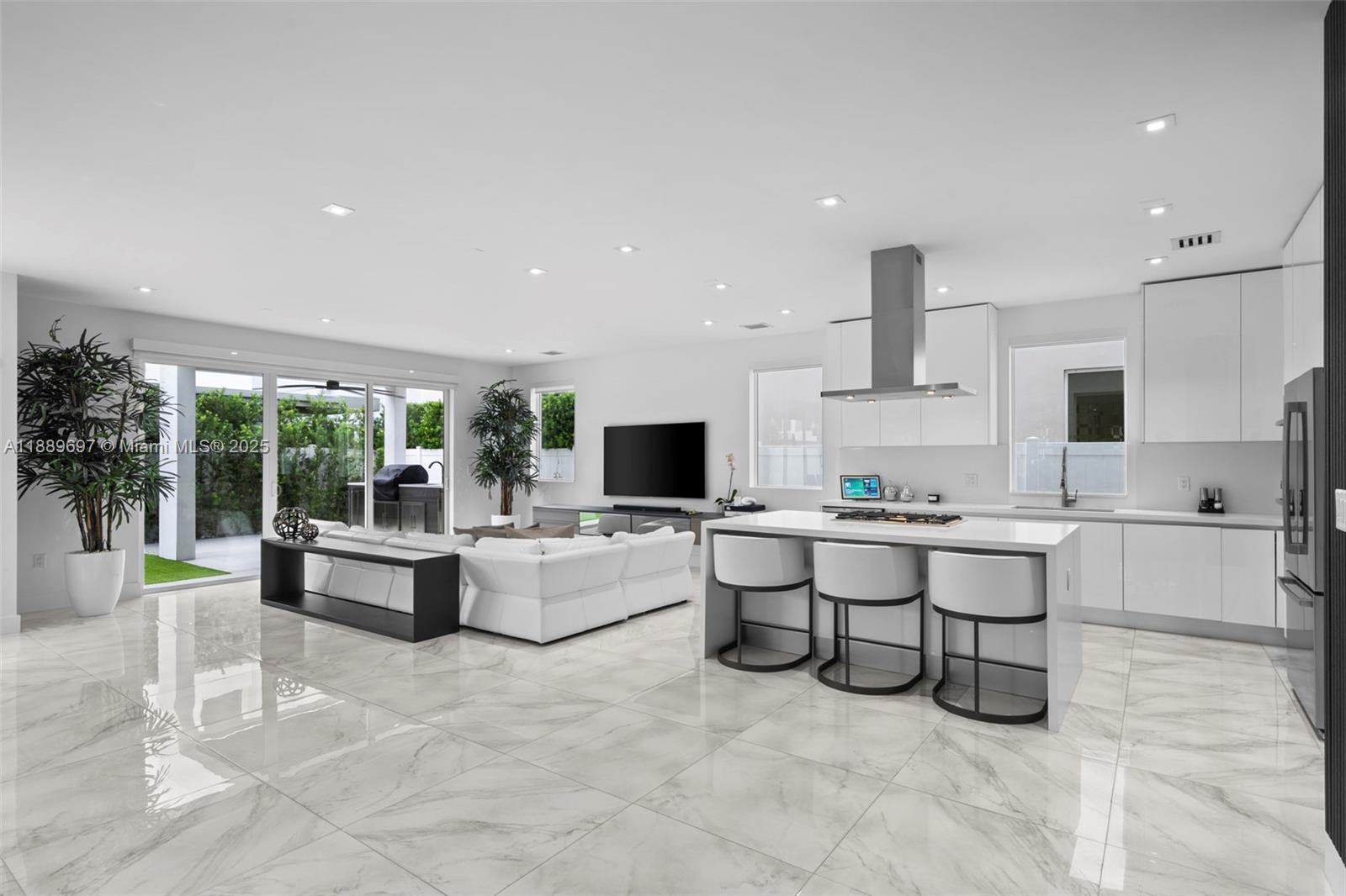 DORAL COMMONS RESIDENTIAL - Residential Lease
