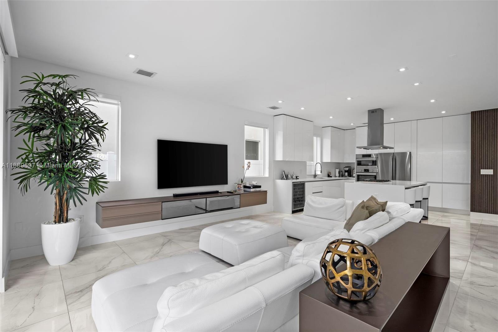 DORAL COMMONS RESIDENTIAL - Residential Lease
