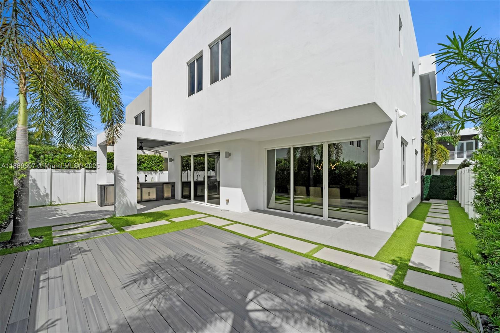 DORAL COMMONS RESIDENTIAL - Residential Lease