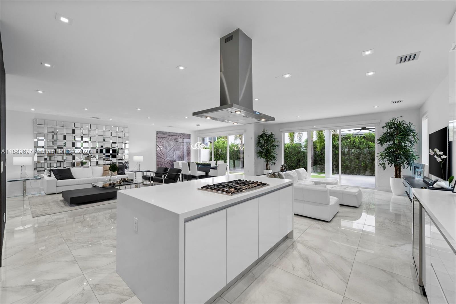 DORAL COMMONS RESIDENTIAL - Residential Lease