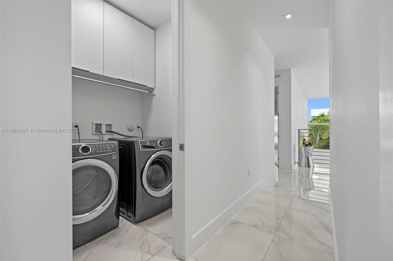 DORAL COMMONS RESIDENTIAL - Residential Lease