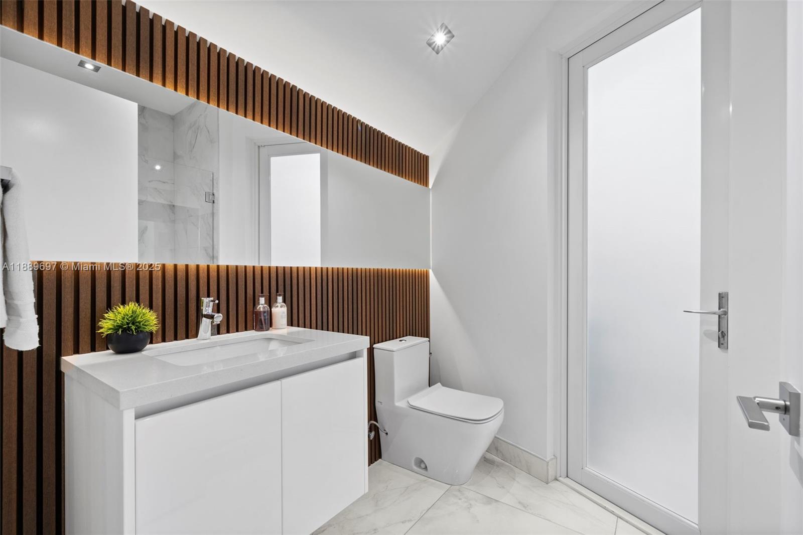 DORAL COMMONS RESIDENTIAL - Residential Lease