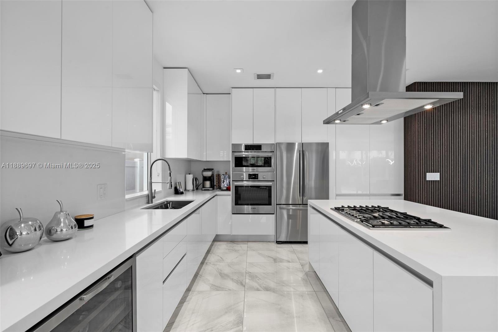 DORAL COMMONS RESIDENTIAL - Residential Lease