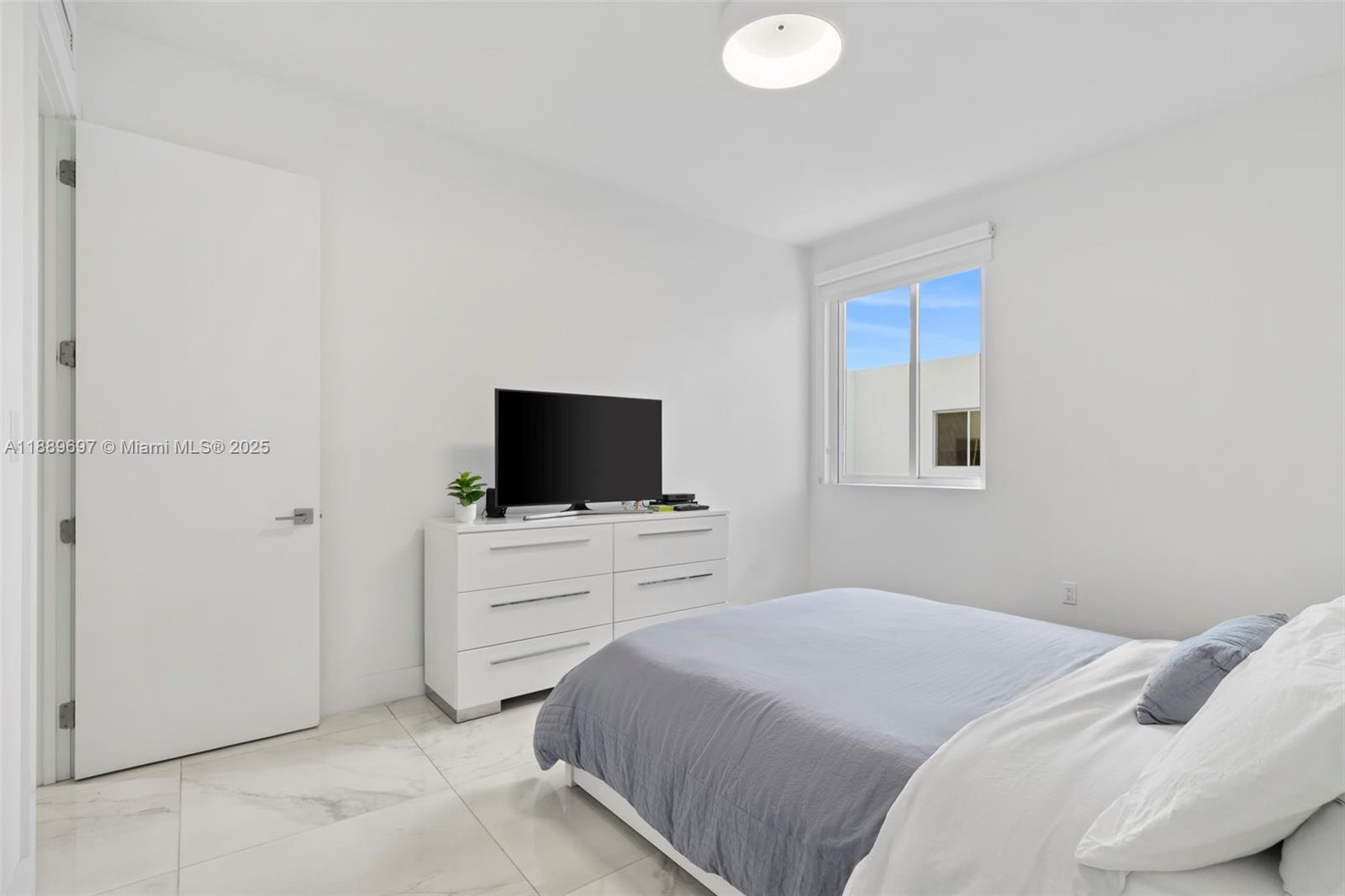 DORAL COMMONS RESIDENTIAL - Residential Lease