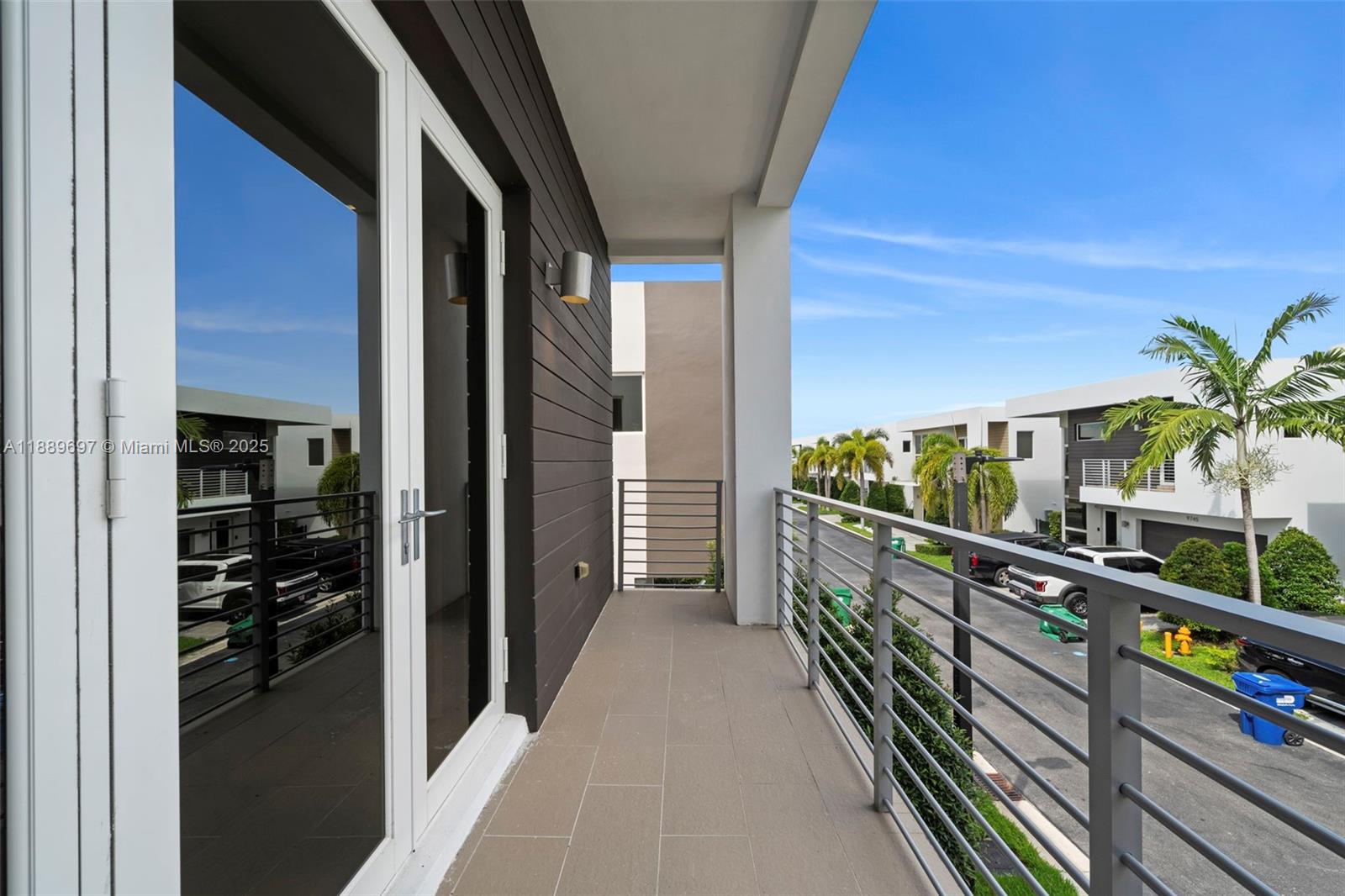 DORAL COMMONS RESIDENTIAL - Residential Lease