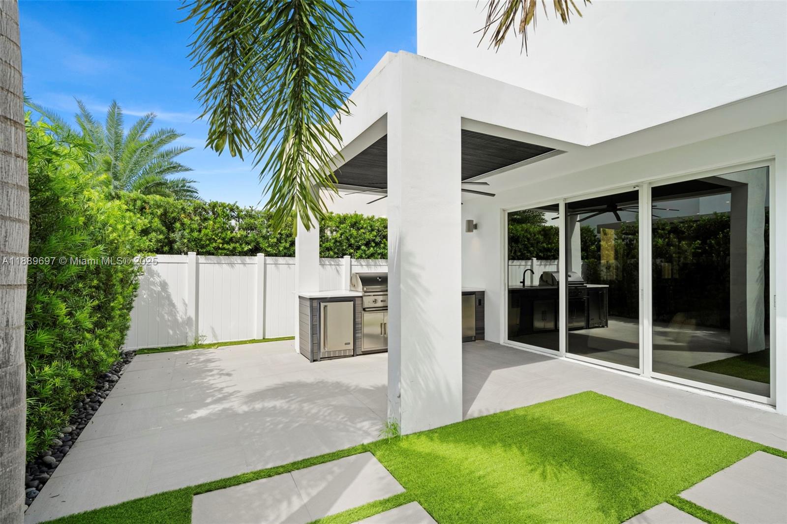 DORAL COMMONS RESIDENTIAL - Residential Lease