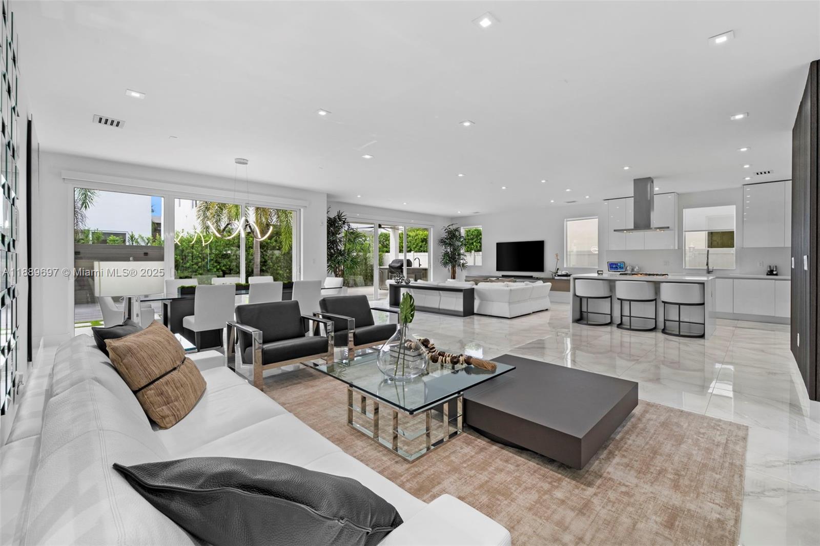 DORAL COMMONS RESIDENTIAL - Residential Lease