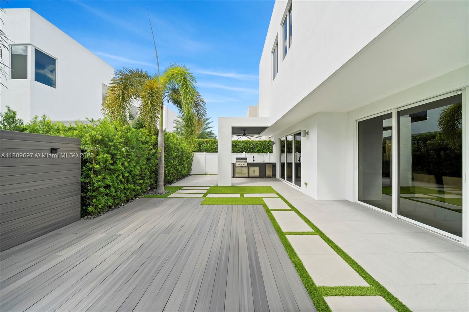 DORAL COMMONS RESIDENTIAL - Residential Lease