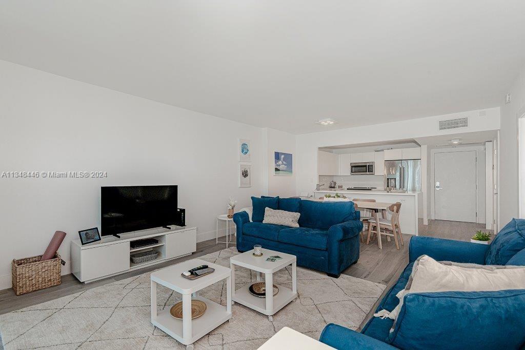 RONEY PALACE CONDO - Residential Lease