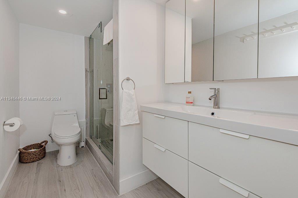 RONEY PALACE CONDO - Residential Lease