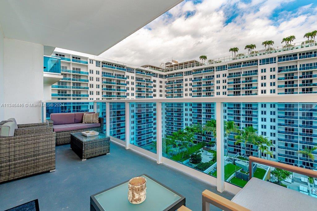 2301 Collins Ave 1115