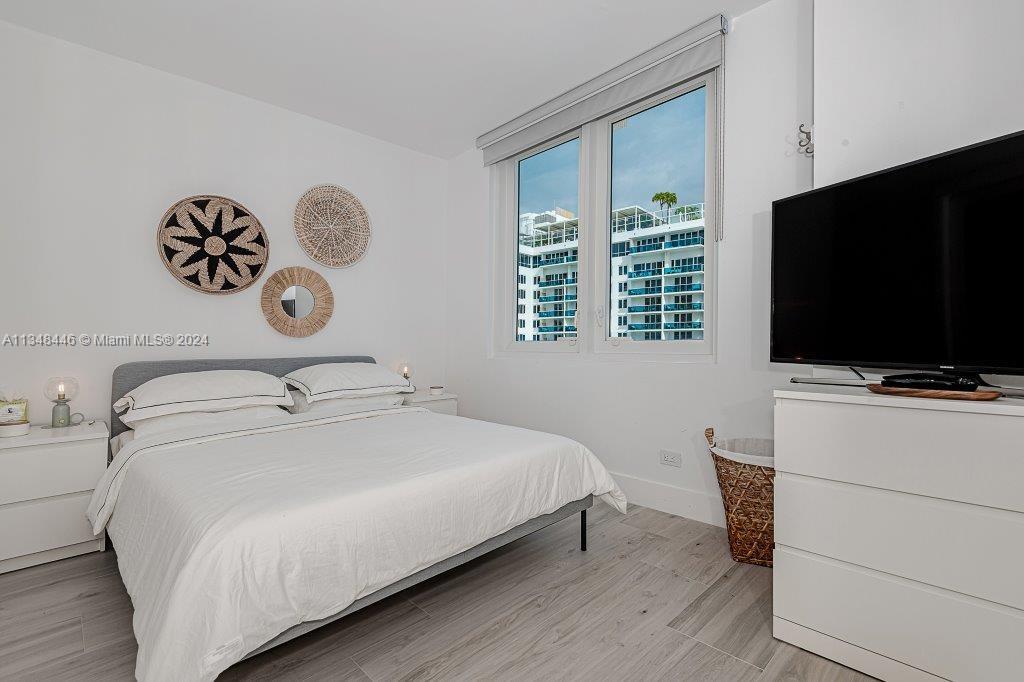 RONEY PALACE CONDO - Residential Lease