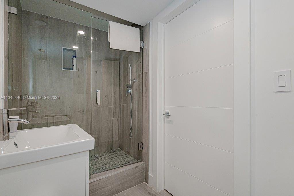 RONEY PALACE CONDO - Residential Lease