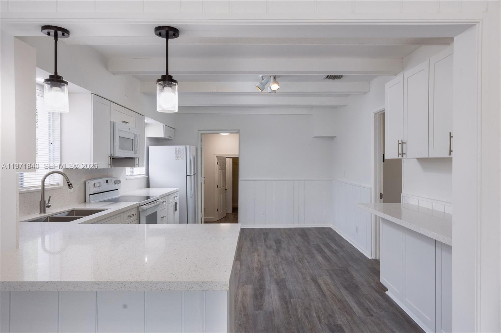 TOWN OF HALLANDALE B-13 - Residential