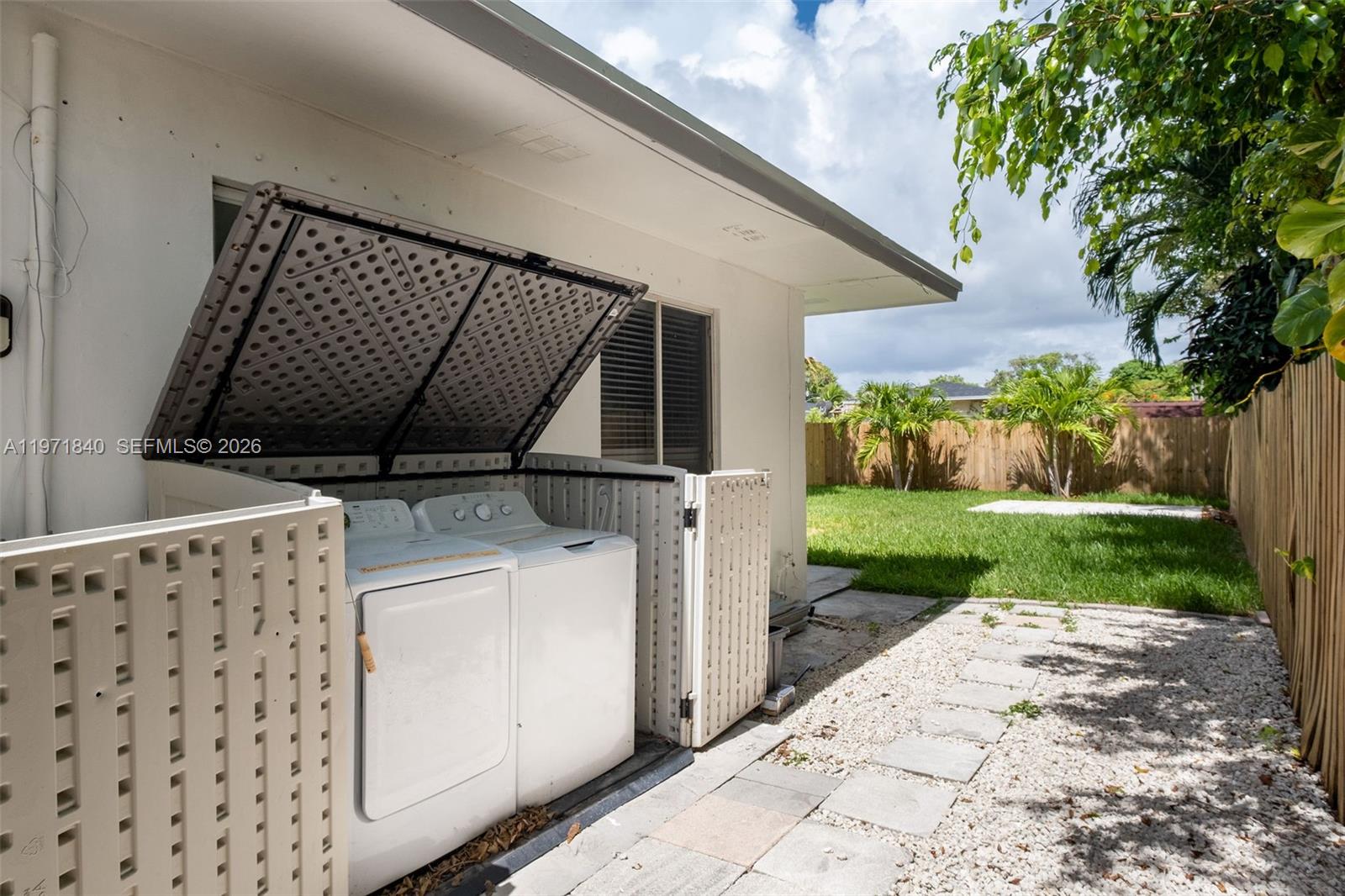 TOWN OF HALLANDALE B-13 - Residential