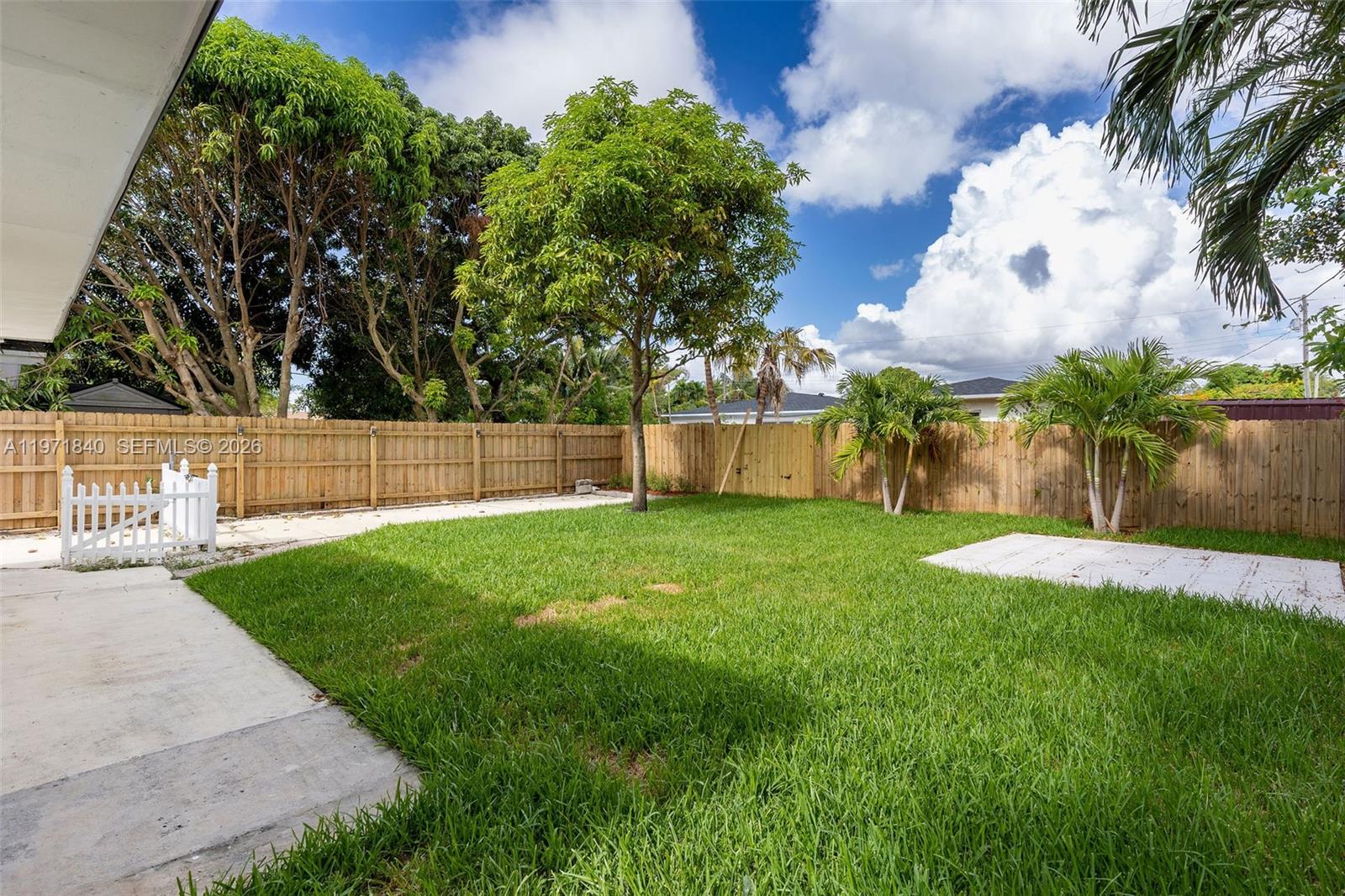 TOWN OF HALLANDALE B-13 - Residential