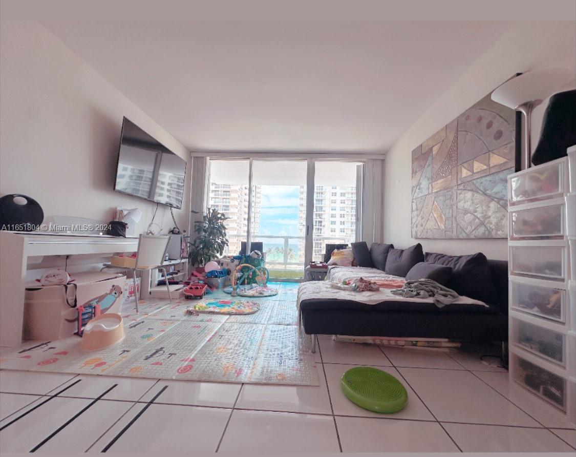 5700 Collins Ave 8B