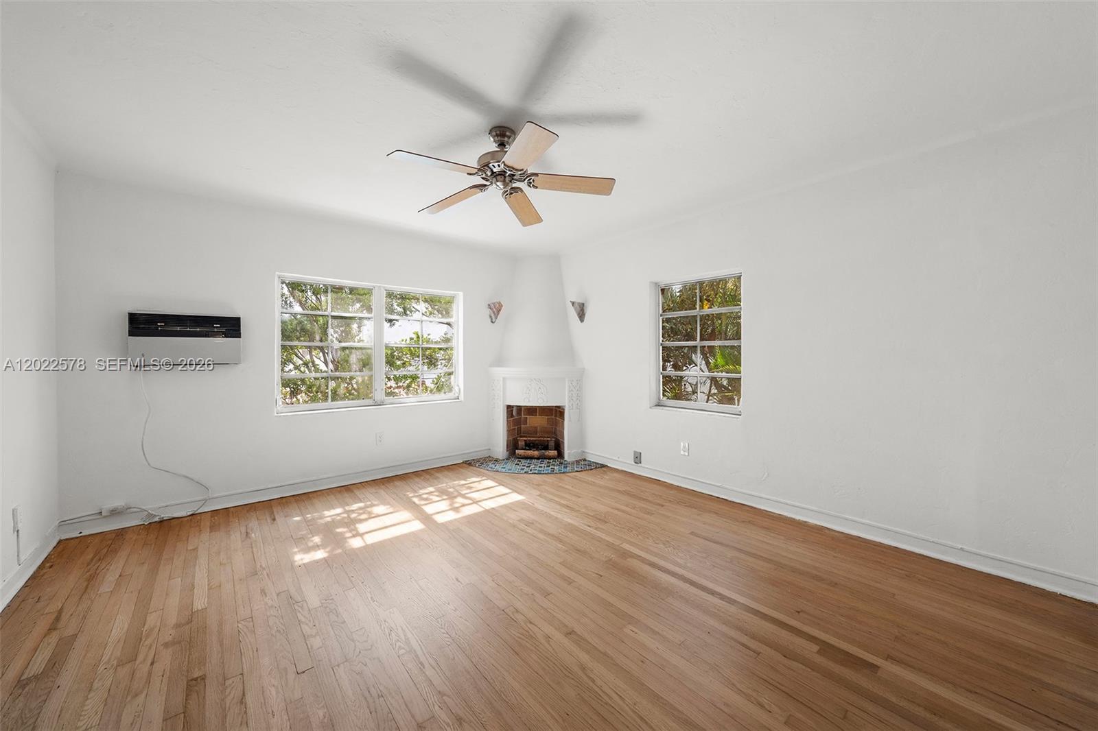 ESPANOLA COURT CONDO - Residential
