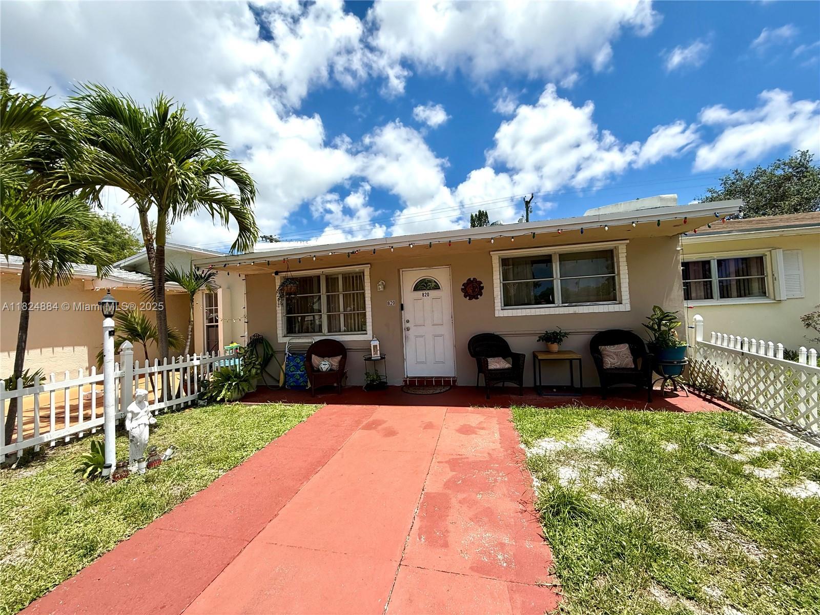 Property for Sale at 820 N Golf Dr, Hollywood, Broward County, Florida - Bedrooms: 2 
Bathrooms: 2  - $350,000