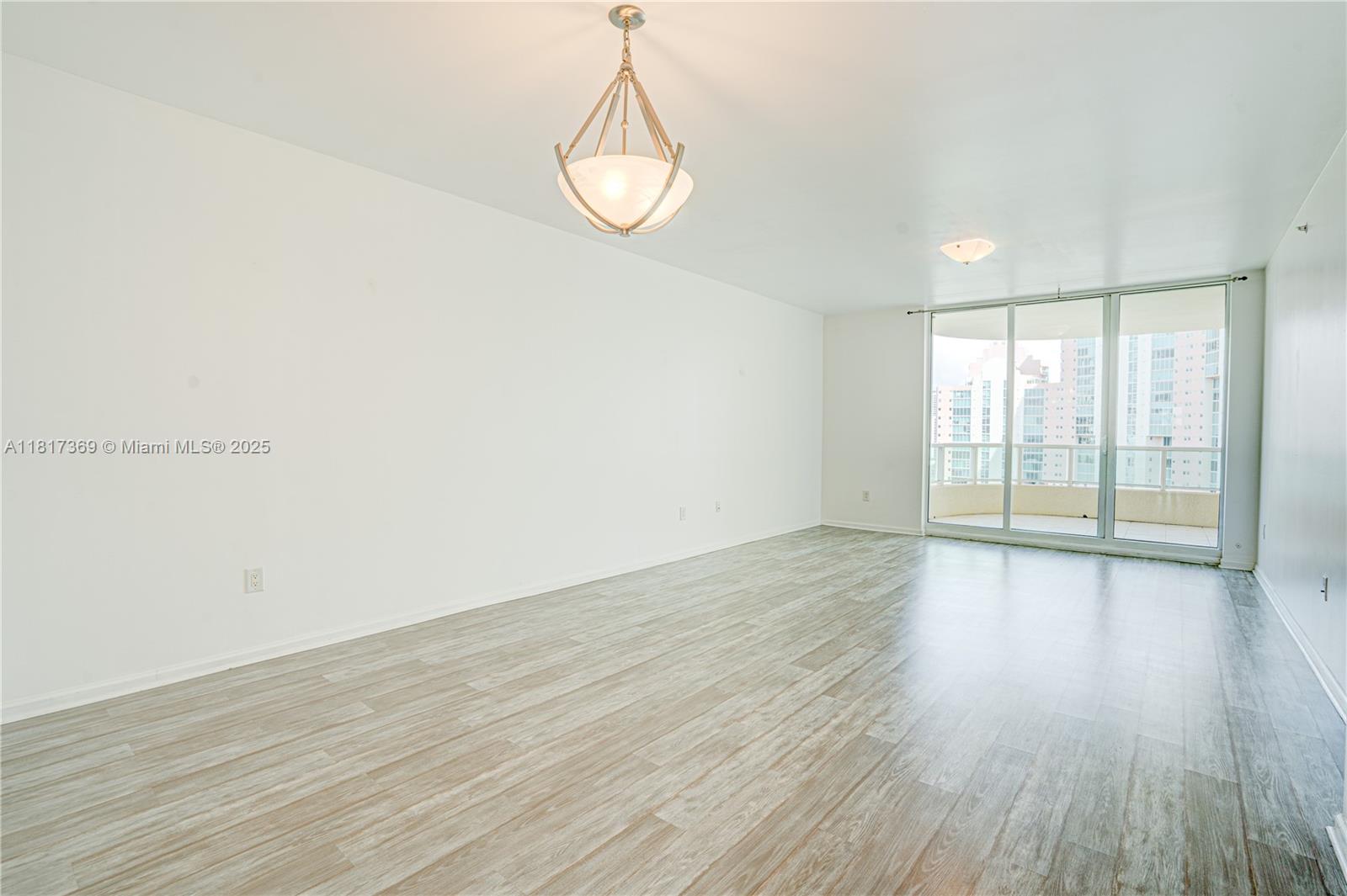3340 NE 190 ST 1204