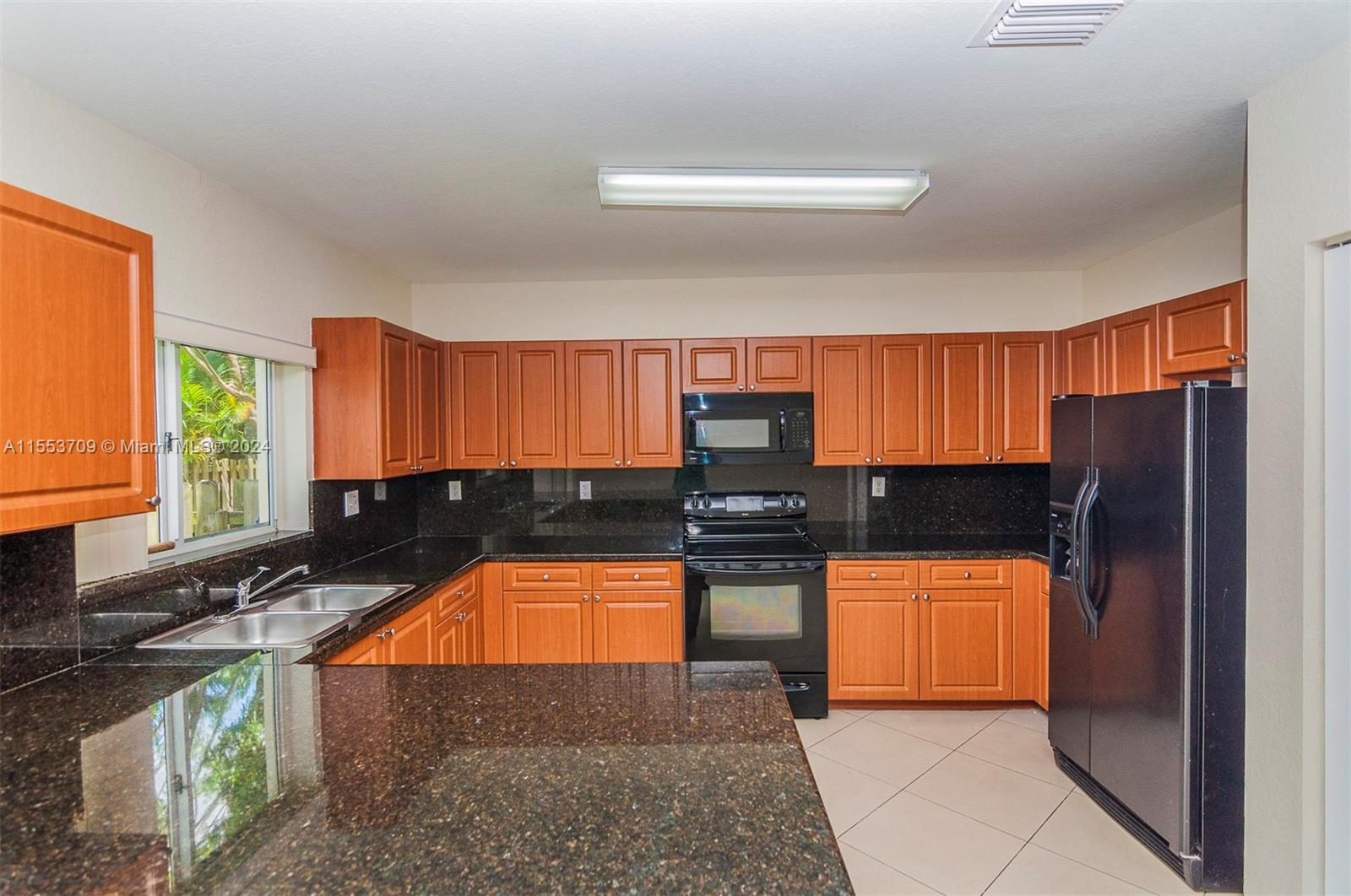 FOREST LAKE PARADISE - Residential Lease