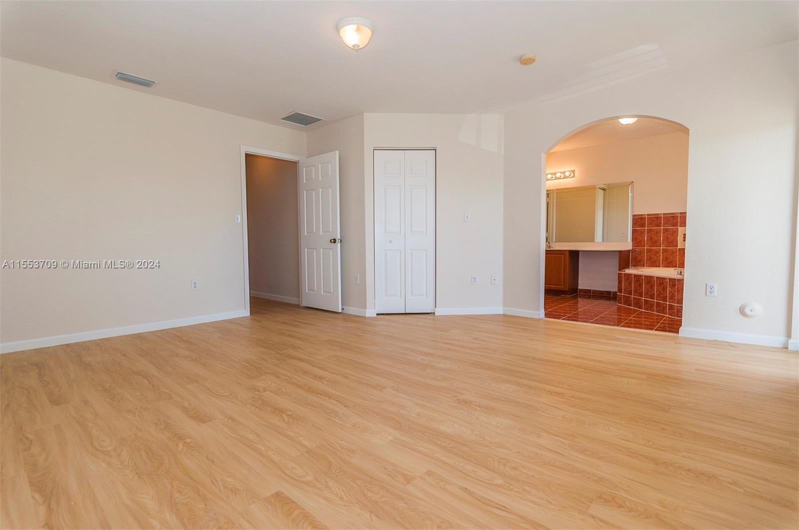 FOREST LAKE PARADISE - Residential Lease