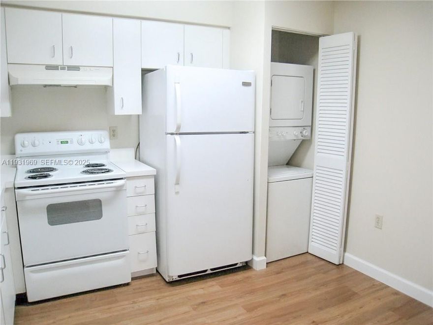 GREAT GATED COMMUNITY! NICE CORNER UNIT, VERY CLEAN, FRESH PAINTED, LAUNDRY INSIDE, NEW BLINDS, GREAT LOCATION, CLOSE TO EVERYTHING. COMMUNITY WITH POOL, TENNIS ETC.  

Pets Allowed.  ASSOCCIATION REQUIRES 650+ CREDIT SCORE.  

Stylish 2-Bedroom Condo with Resort-Style Amenities in West Palm Beach!   
WASHER AND DRYER INSIDE!  

**MOVE IN WITH JUST FIRST MONTH AND SECURITY DEPOSIT**  realtors check broker remarks   

This home features two private master suites on separate levels and a screened balcony with extra storage