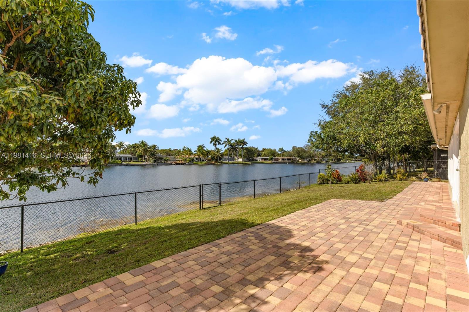 PEMBROKE LAKES SEC 1 - Residential