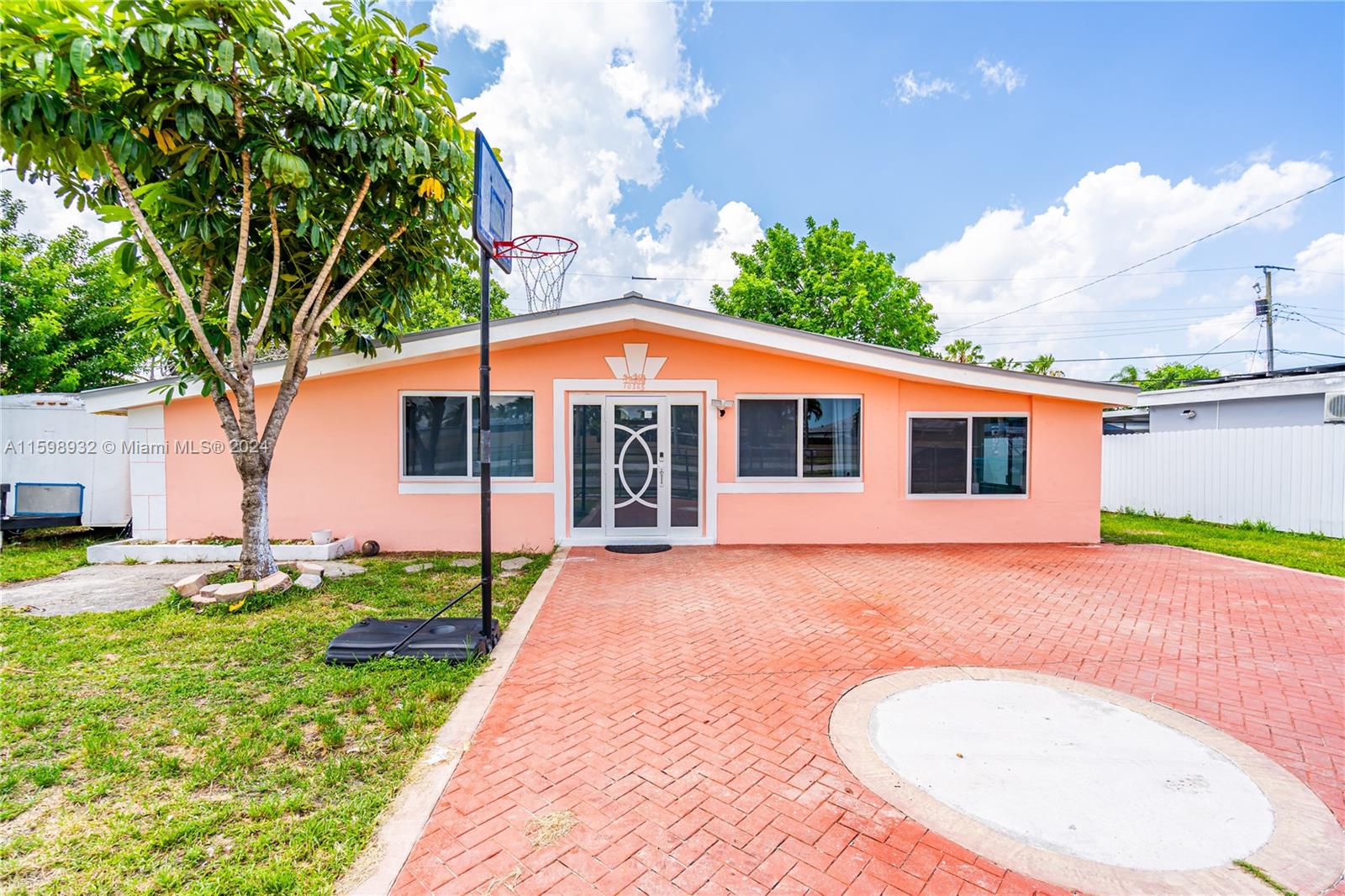 Property for Sale at 10365 Sw 152nd St, Miami, Broward County, Florida - Bedrooms: 5 
Bathrooms: 2  - $639,000