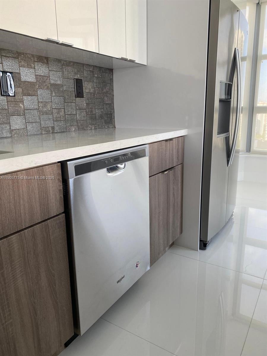 MYSTIC POINTE CONDO NO TH - Residential Lease