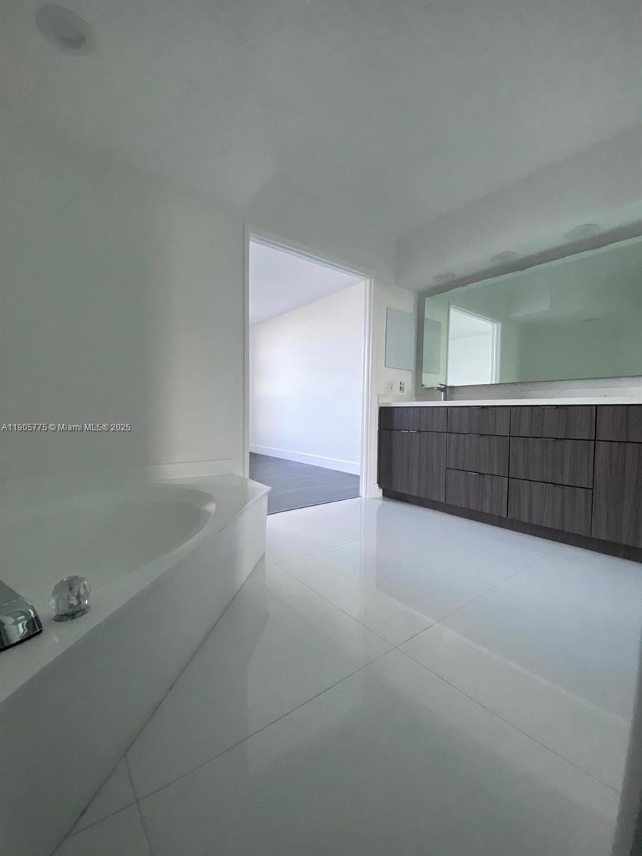 MYSTIC POINTE CONDO NO TH - Residential Lease