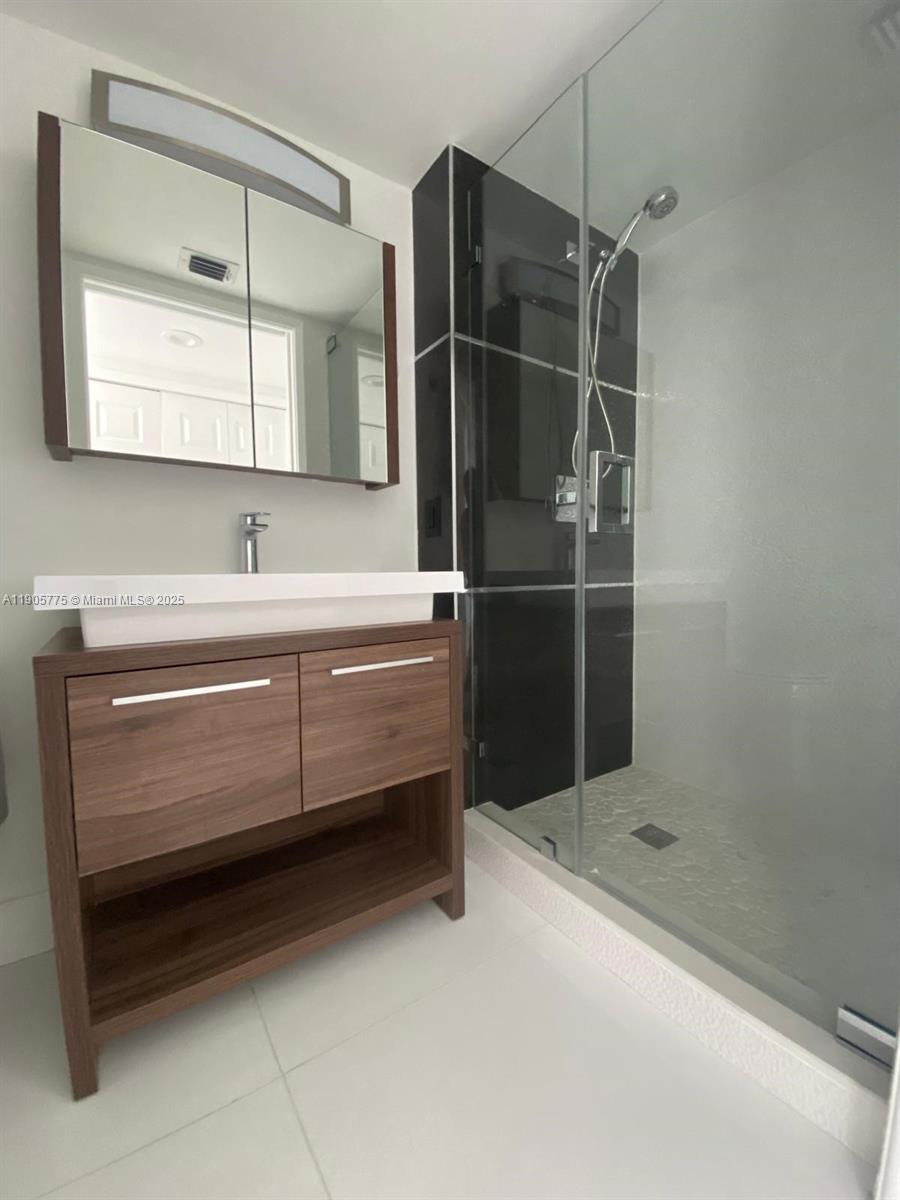 MYSTIC POINTE CONDO NO TH - Residential Lease