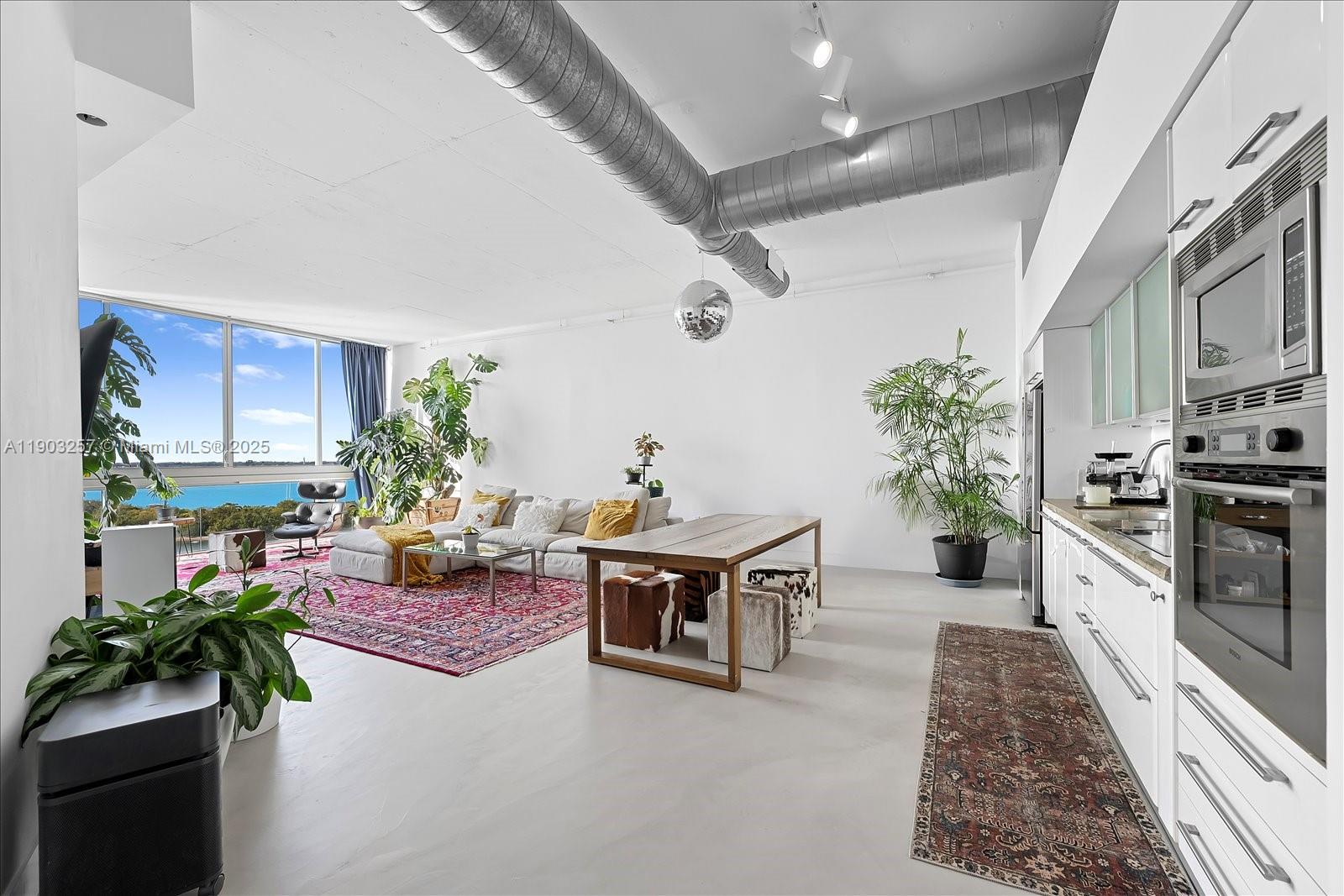 SPACE 01 CONDO - Residential