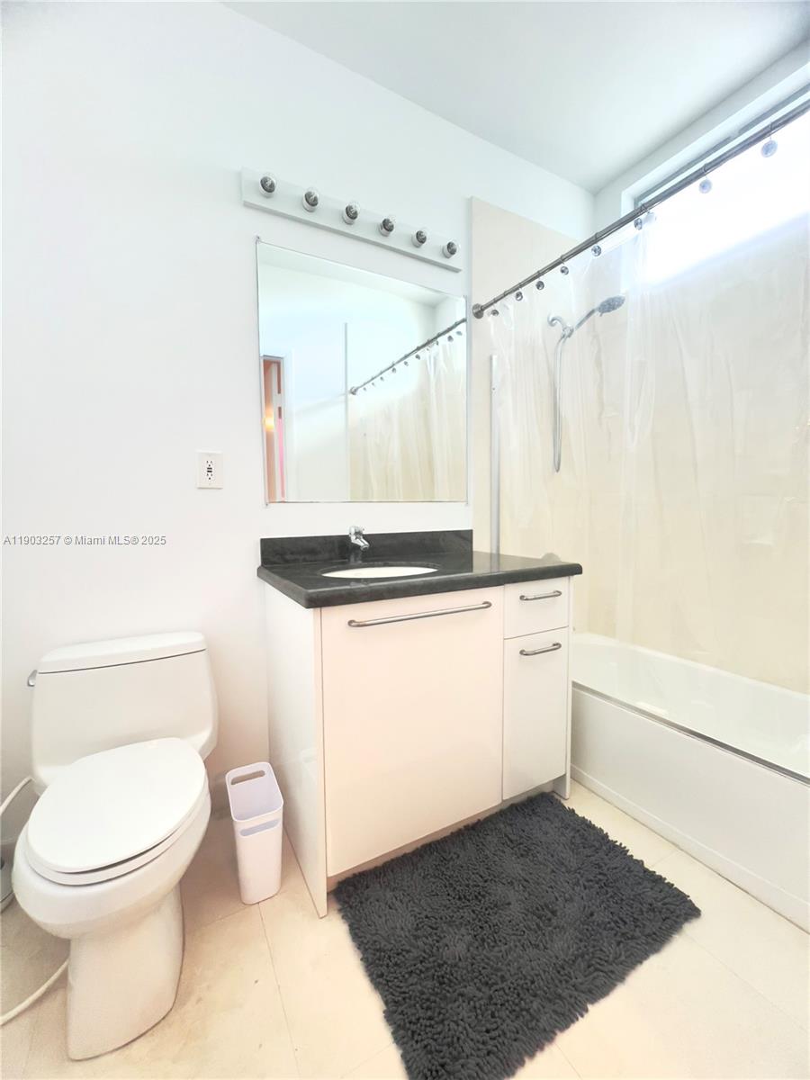 SPACE 01 CONDO - Residential
