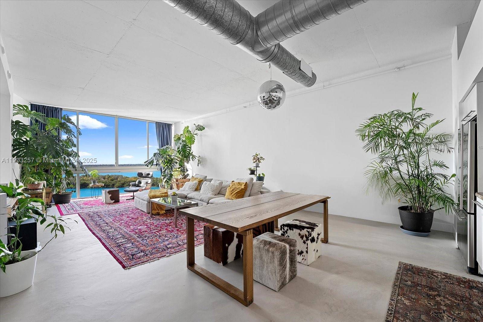 SPACE 01 CONDO - Residential