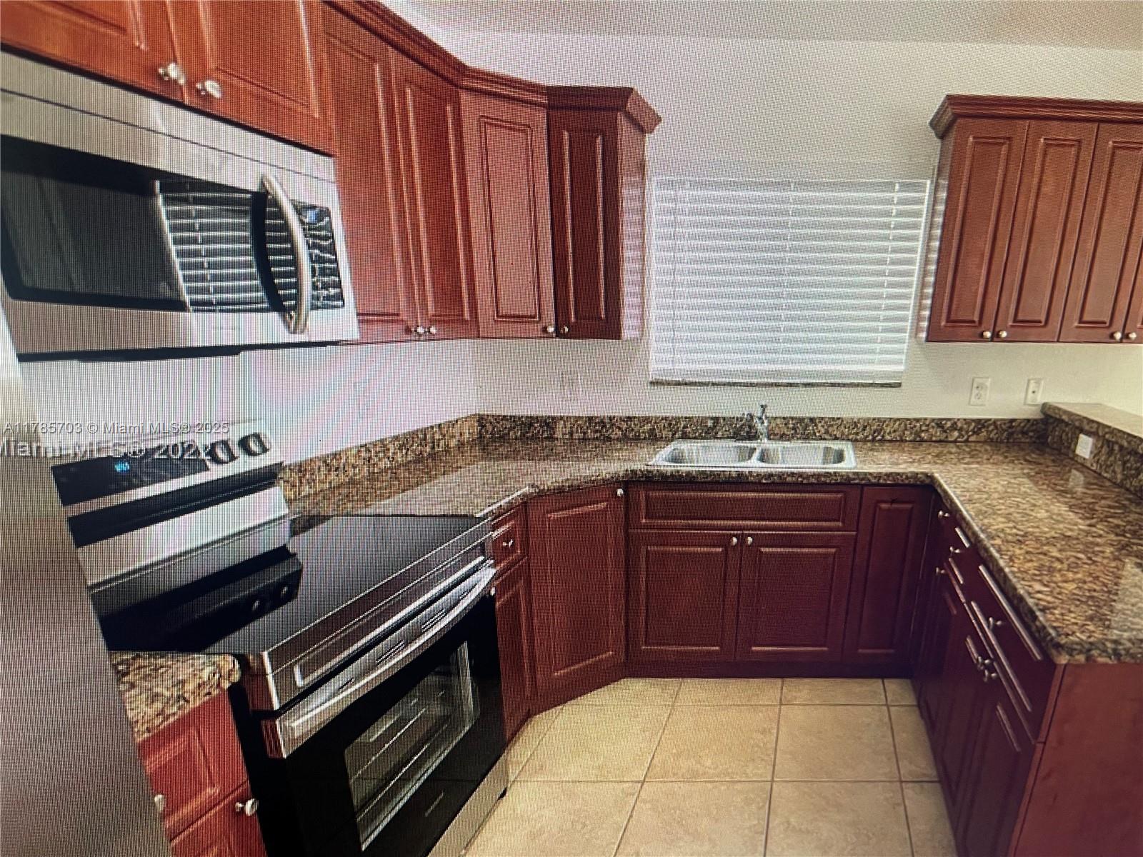 5881 NW 32nd Ave 05881