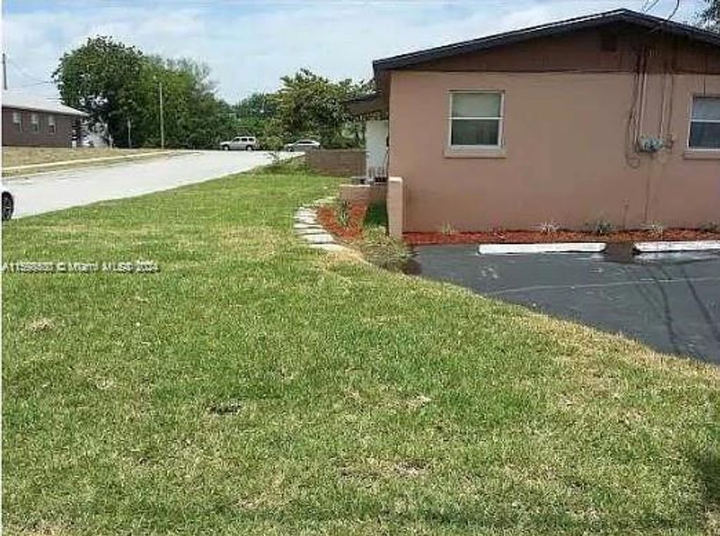Photo of 968 W 9th St, Riviera Beach, FL 33404 (MLS # A11598500)
