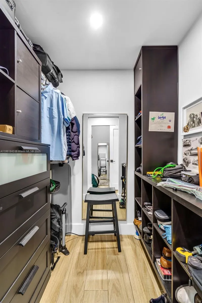 Key Biscayne, Florida 33149, United States, 5 Bedrooms Bedrooms, ,5 BathroomsBathrooms,Residential,Active,197390