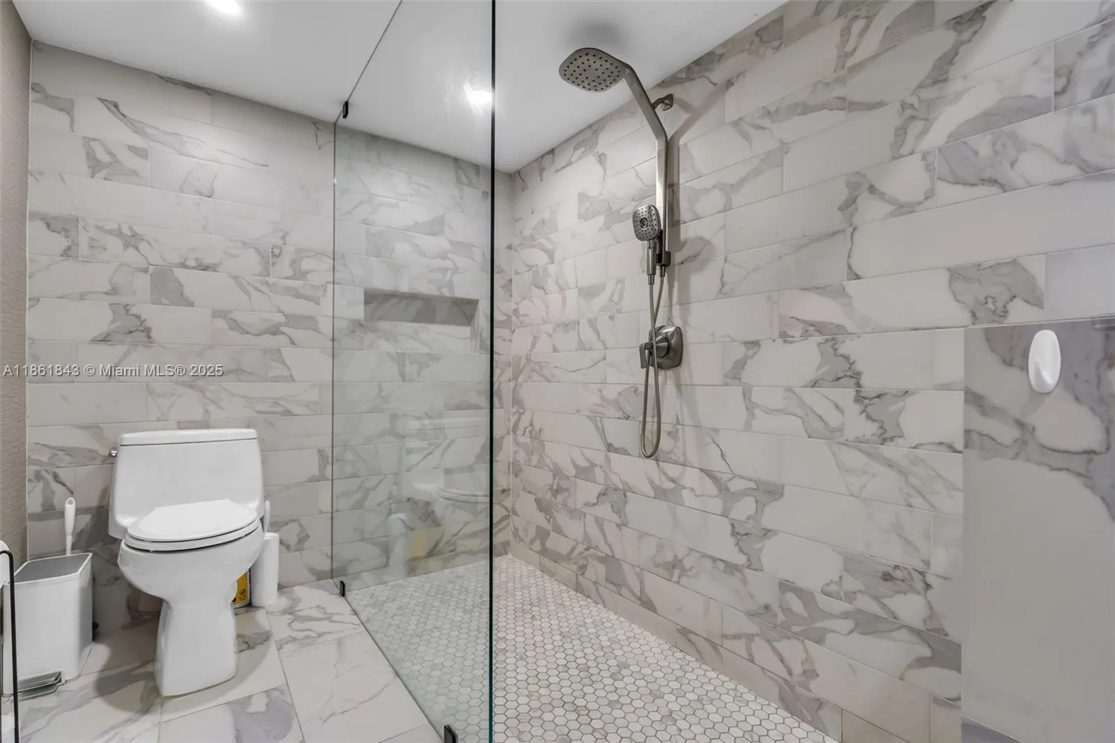 Key Biscayne, Florida 33149, United States, 5 Bedrooms Bedrooms, ,5 BathroomsBathrooms,Residential,Active,197390