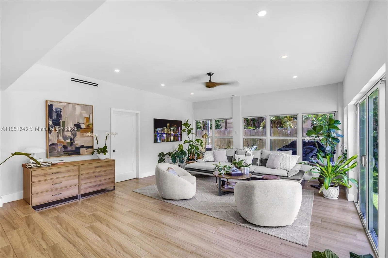 Key Biscayne, Florida 33149, United States, 5 Bedrooms Bedrooms, ,5 BathroomsBathrooms,Residential,Active,197390