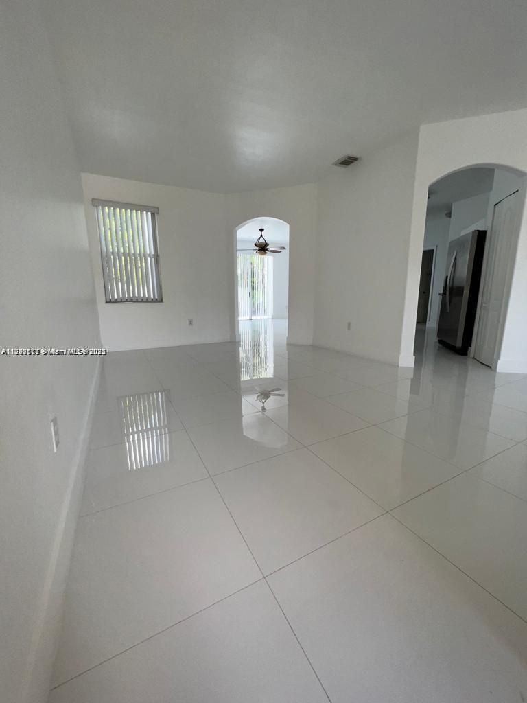 11300 NW 74th Ter 11300