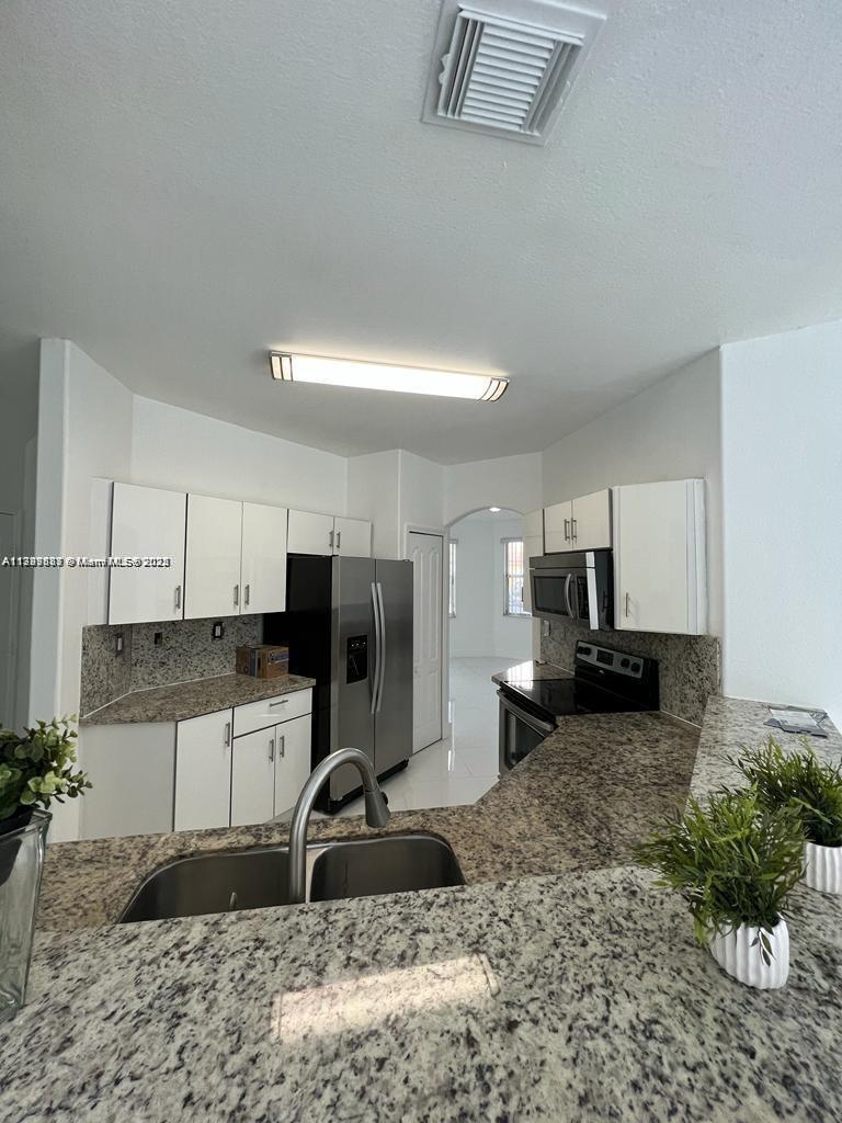 11300 NW 74th Ter 11300