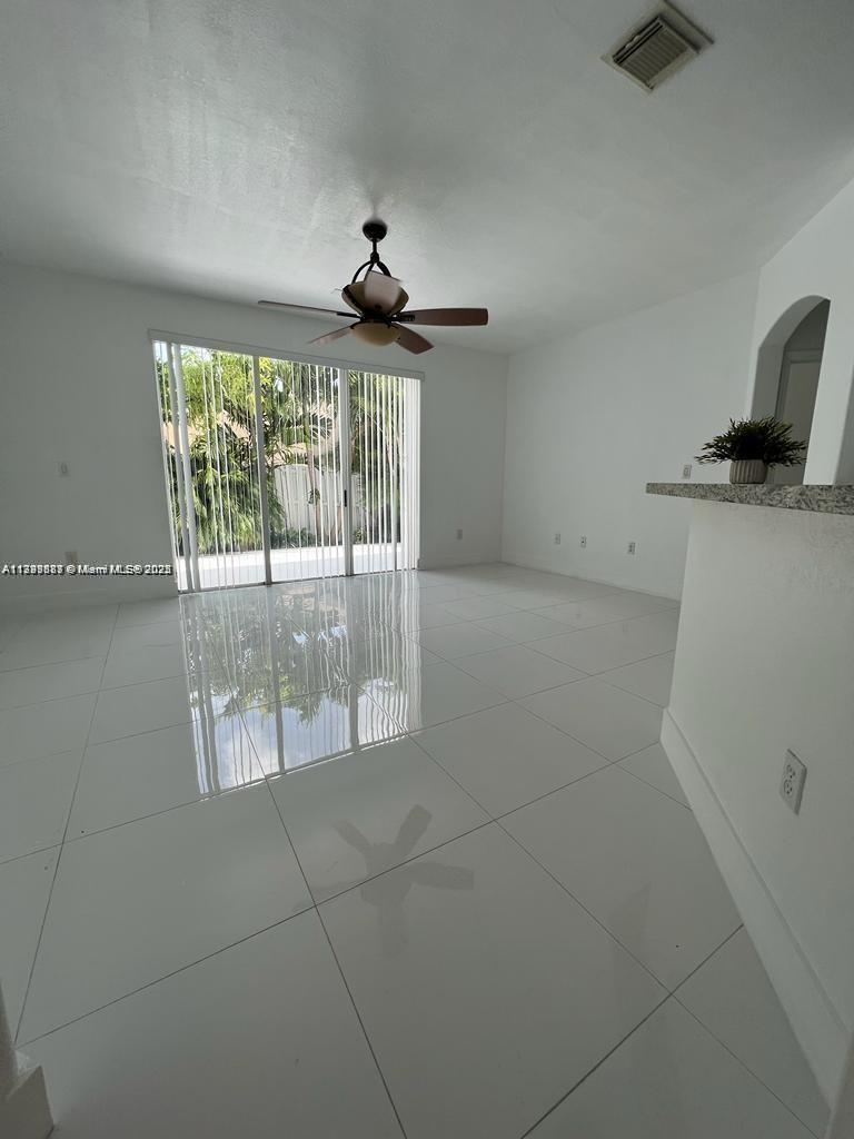 11300 NW 74th Ter 11300