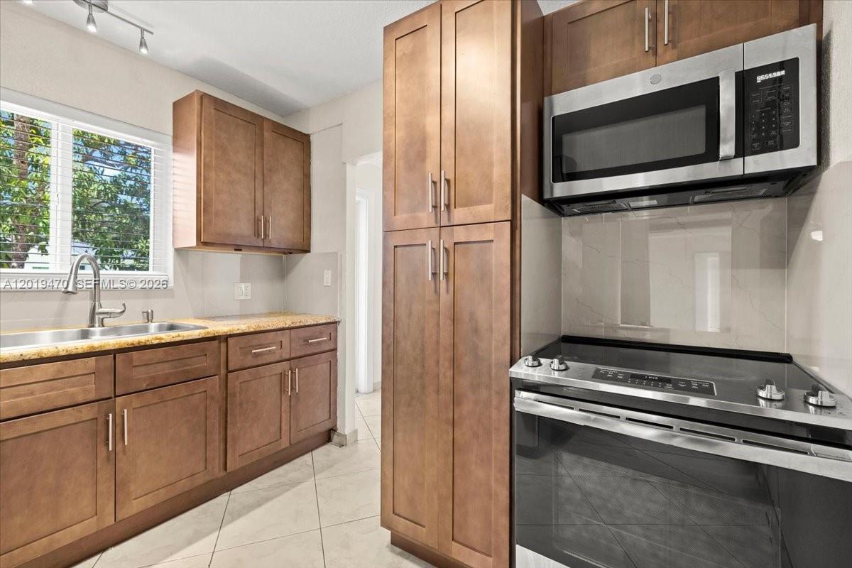 View photos, virtual tours, details... 305 NW 111th St