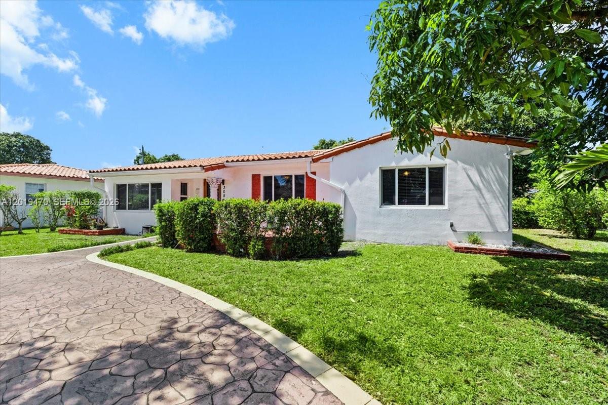 View photos, virtual tours, details... 305 NW 111th St
