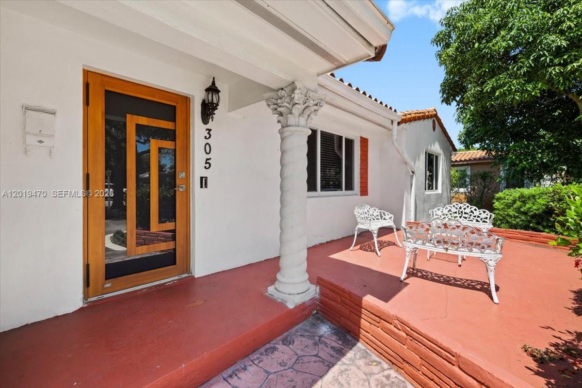 View photos, virtual tours, details... 305 NW 111th St