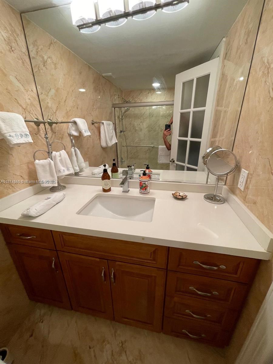 KEY BISCAYNES COMMODORE C - Residential